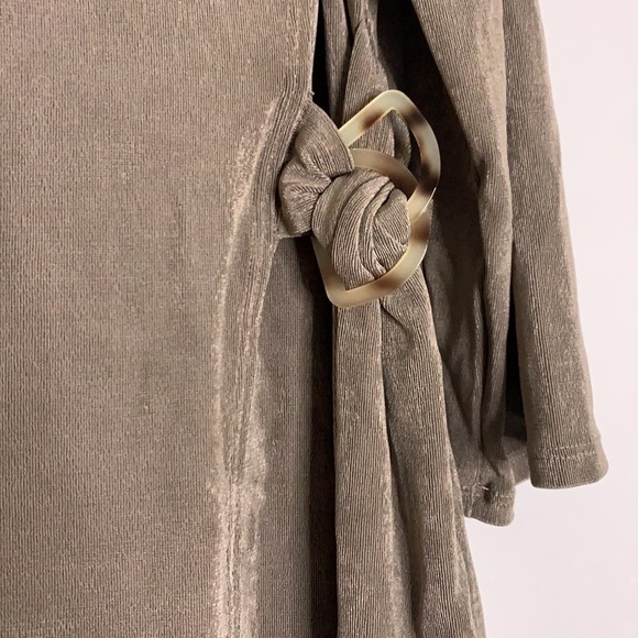 New with tags Chico’s travelers buckle tie long sleeve deep taupe 12 - Picture 3 of 5